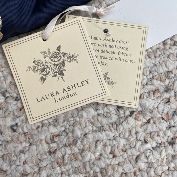 Laura Ashley little girl’s fancy dress - Picture 3 of 6